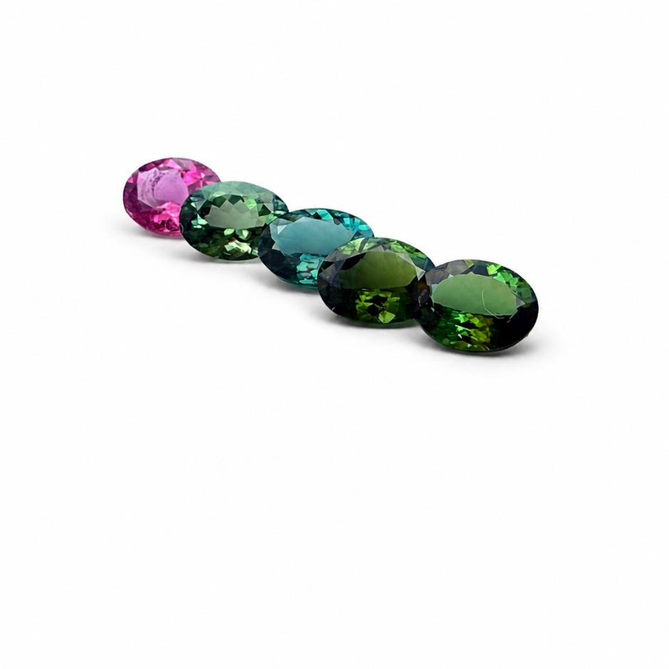 A special selection of SAPPHIRESand TOURMALINES