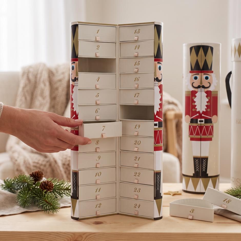 CHRISTMAS CALENDAR The Danish Soldier in a hat box