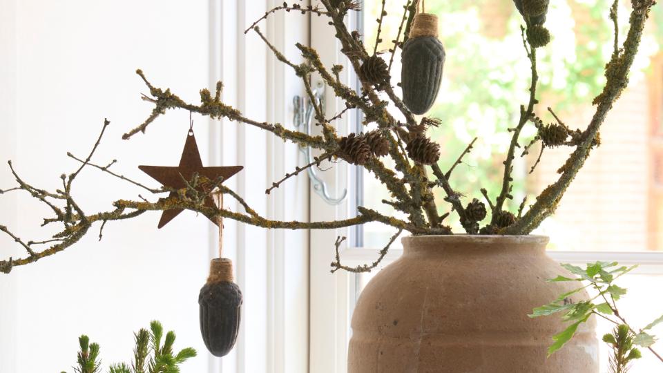 A Cozy Christmas with B GREEN