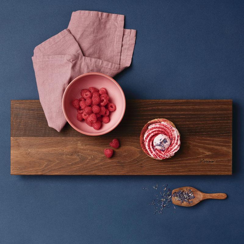 by Brorson® Beautiful dishes on oak planks